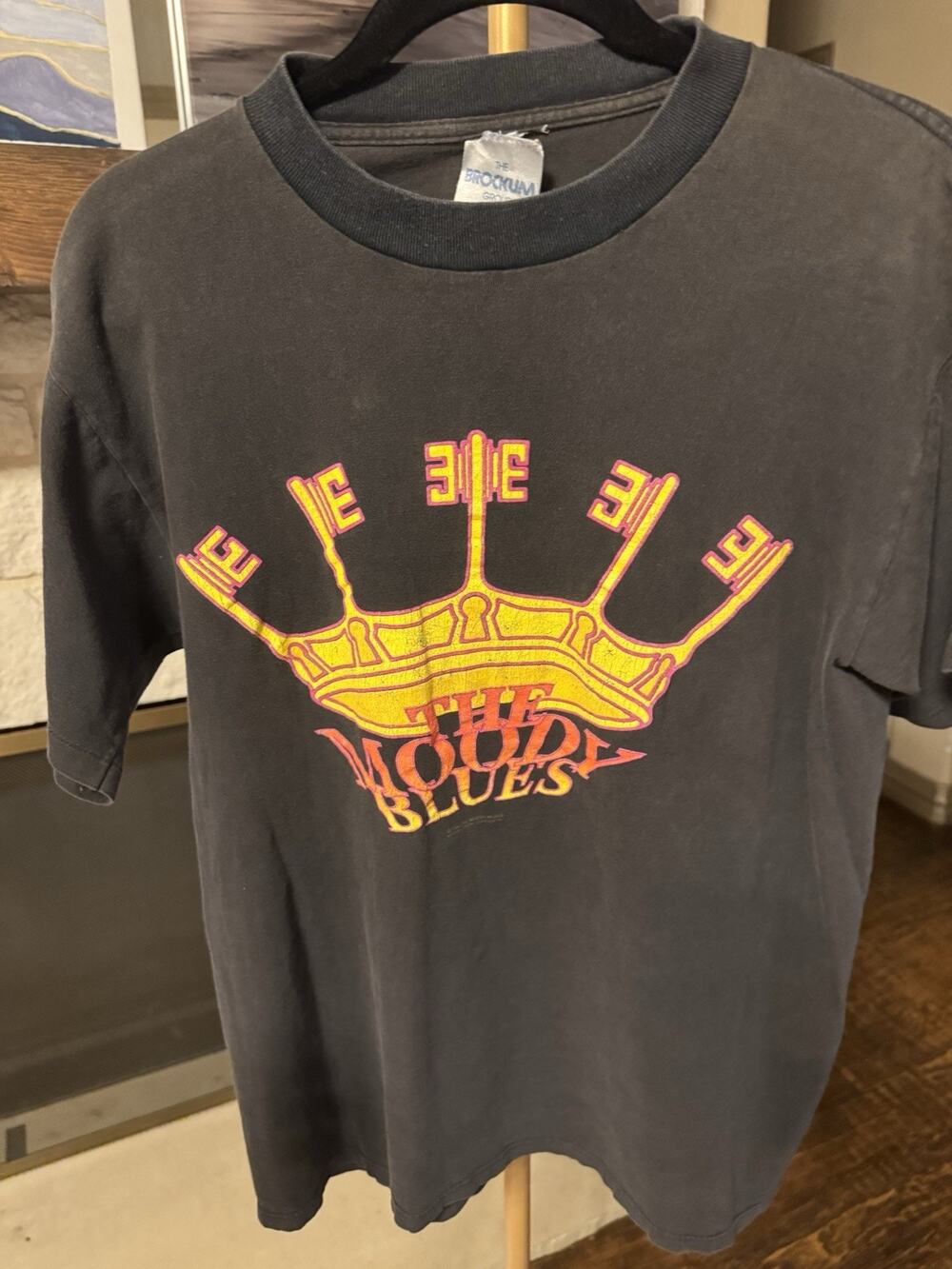 The Brockum Group Vintage The Moody Blues Men's Graphic Tee Black Yellow Pink L